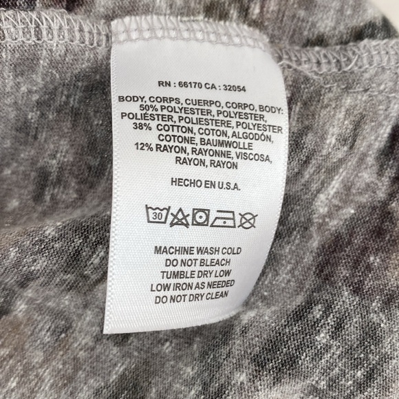 Anthropologie t.la Tee Shirt Size Medium Animal Print with V-neck and pocket - Picture 5 of 8